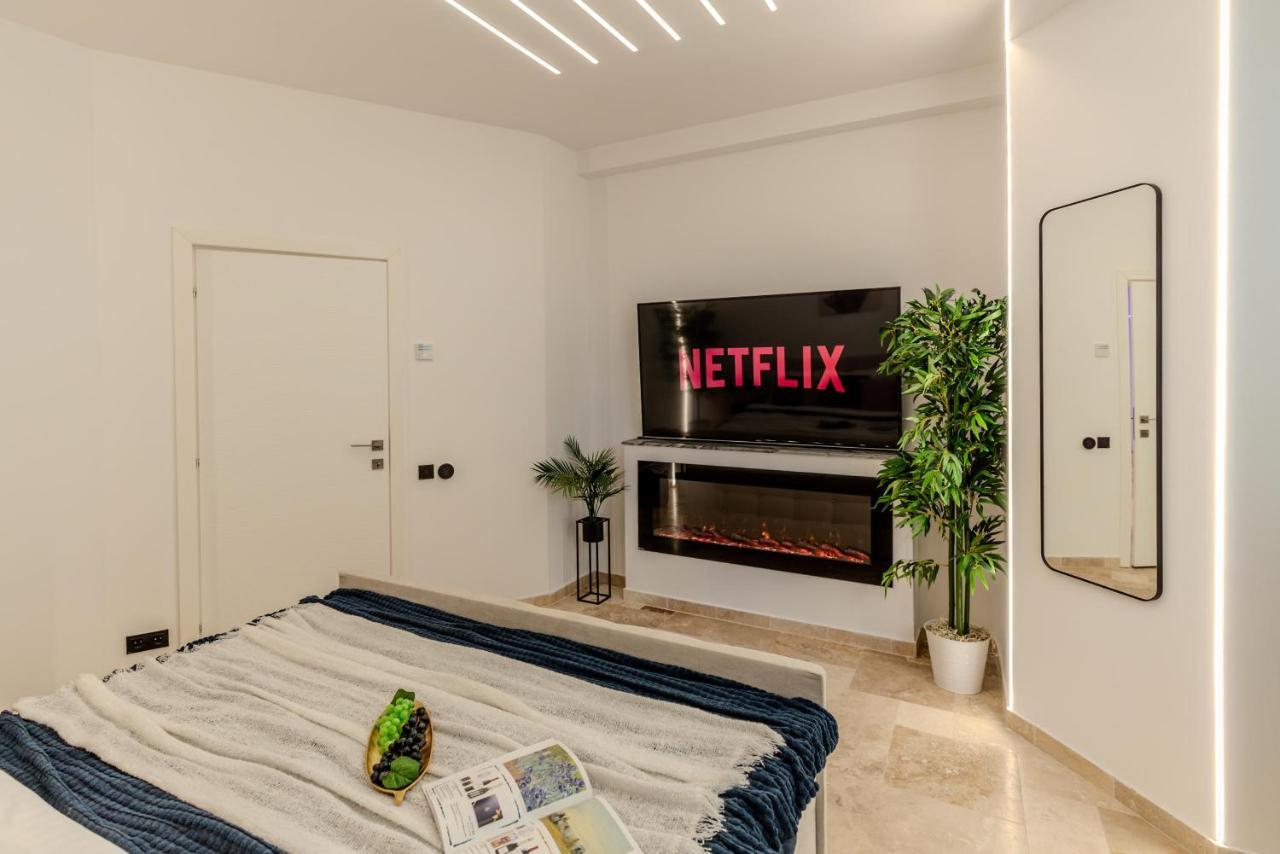 Luxury Living: Smart 2Br Apartment At Unirii Square Bukurešť Exteriér fotografie