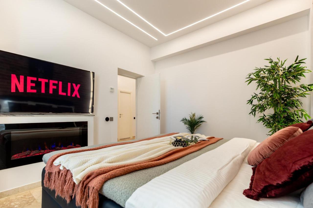 Luxury Living: Smart 2Br Apartment At Unirii Square Bukurešť Exteriér fotografie