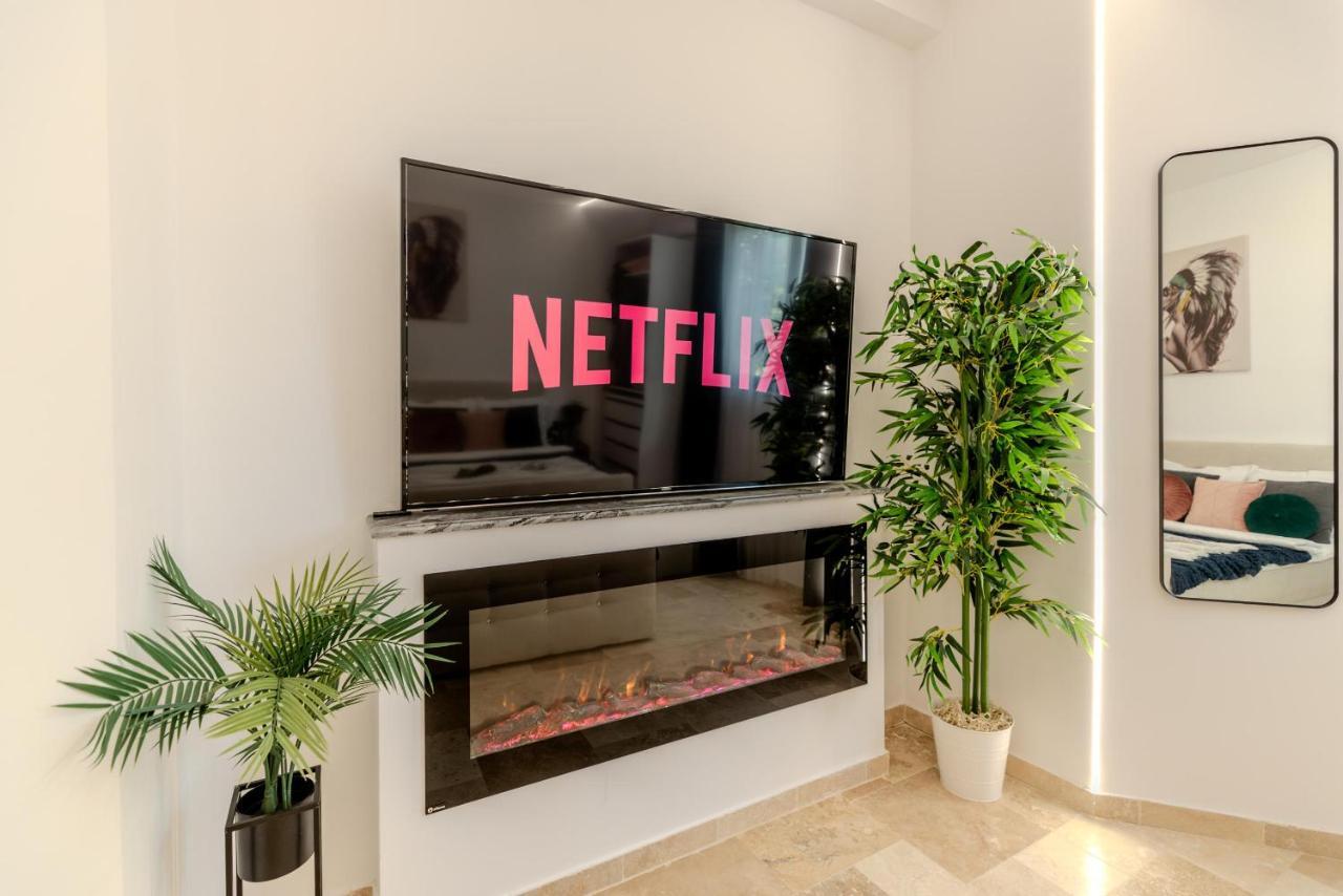 Luxury Living: Smart 2Br Apartment At Unirii Square Bukurešť Exteriér fotografie