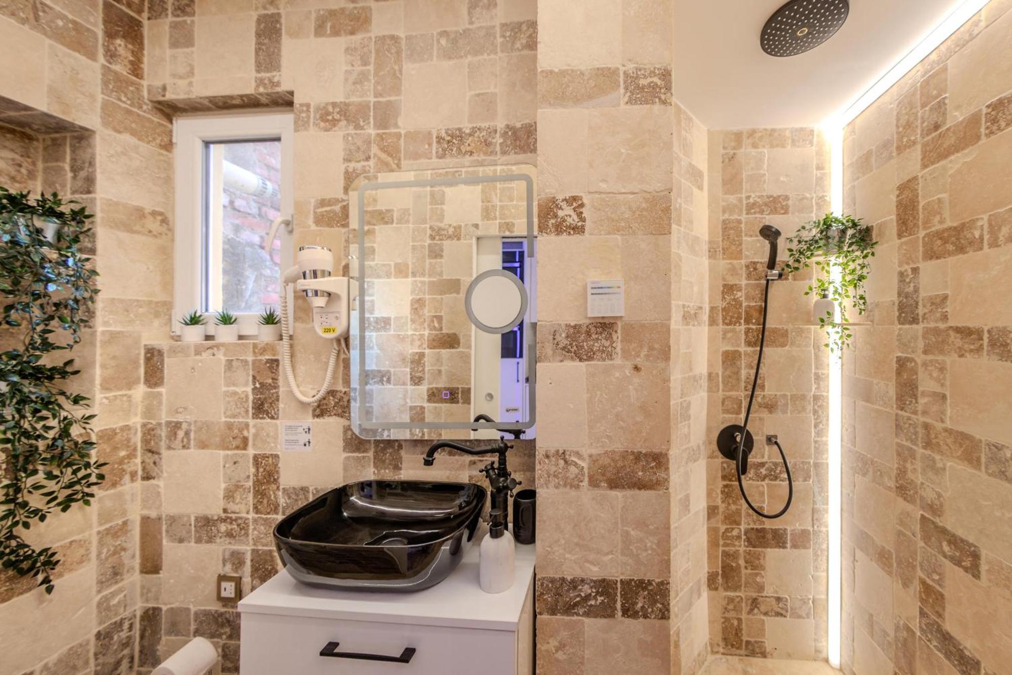 Luxury Living: Smart 2Br Apartment At Unirii Square Bukurešť Exteriér fotografie